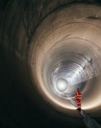 Worker standing in a sewer tunnel before operation.
